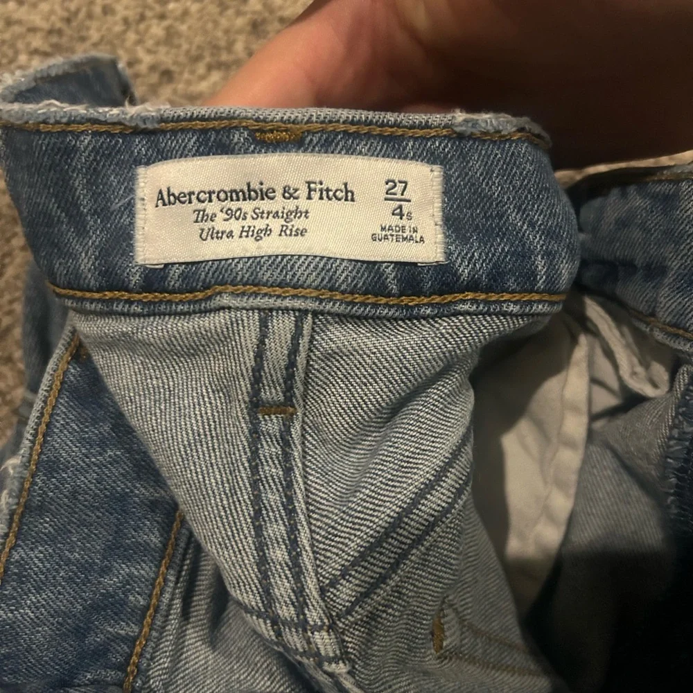 Abercrombie Ultra High Rise 90s Straight Jean - Picture 6 of 7